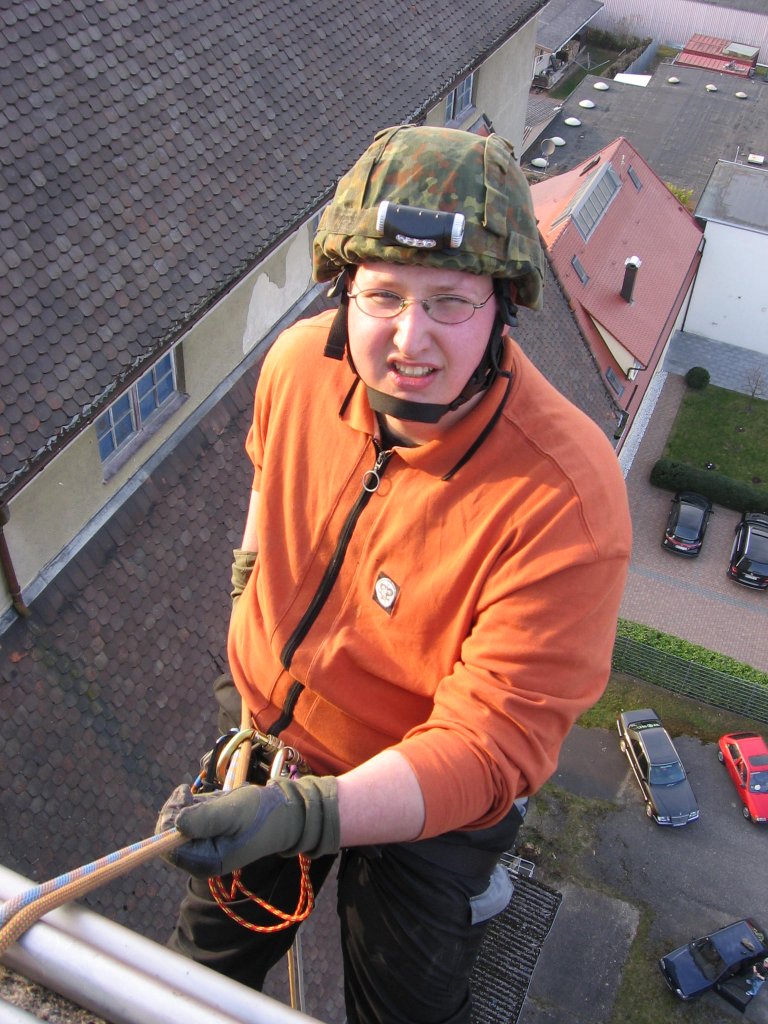 05.03.2011 Seilsportliche bungen in & an der  Alten Malzfabrik . Abseilen vom 35 Meter Turm.