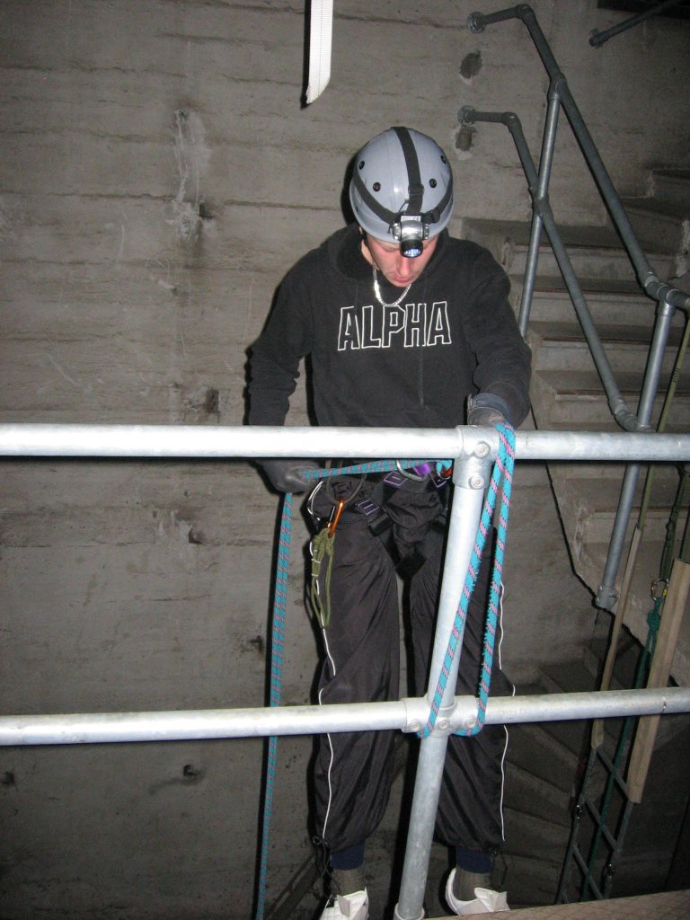 09.10.2010  Strickleiter spezial , Abseil & Rettungsbung bei Nacht in der  Alten Malzfabrik 