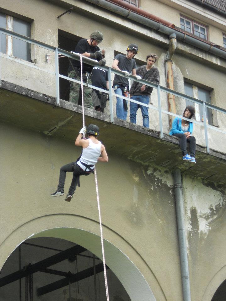 12.06.2012 Reppeling aktion with my people from the USA. 3. Step - 10 meter high balcony.