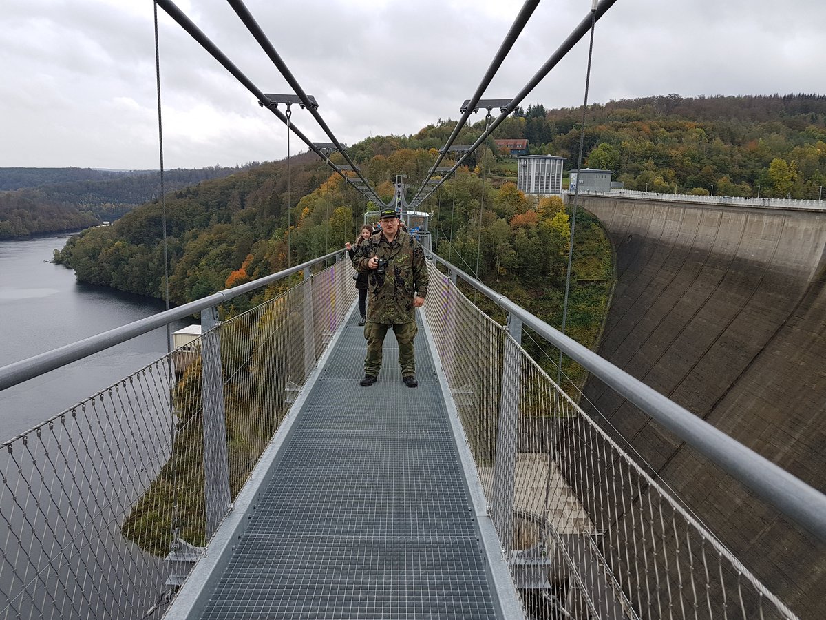 04.10.2019 Urbex Spezial - Harztour Tag 5 
Hängebrücke  Titan RT  
Auch Klaus darf das Vibrieren, Schwingen & 
Schwanken der Brücke frei stehend erleben ! 