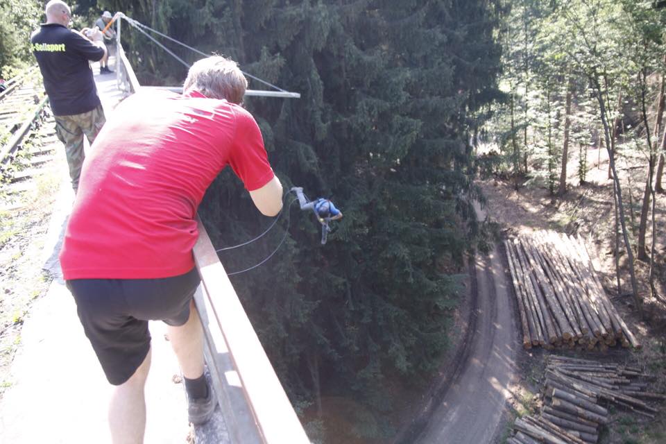 05.07.2015 Urbex Spezial - Brückenschwingen
Brückenschwingen Extrem
Der dritte  Schwinger  - Abflug