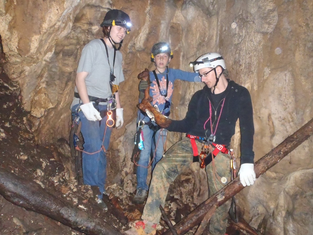 07.06.2014 Schachthöhle Adernzopf in Emerfeld
Am Tiefsten Punkt der Höhle angelangt.