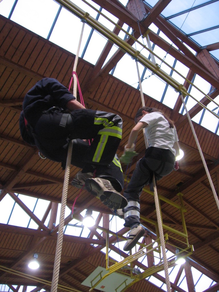 09.02.2014  Rescue Day  des DRK OV-Rosenberg
Seiltechnik - Auf und ab am Seil mit Hilfe der Prusiktechnik