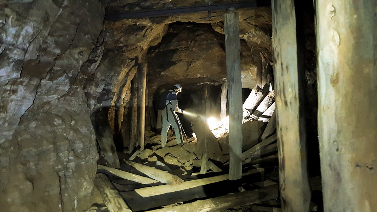 12.01.2019 Mundus subterraneus
Befahrung Grube  X 
Dennis beim Langzeitbelichten