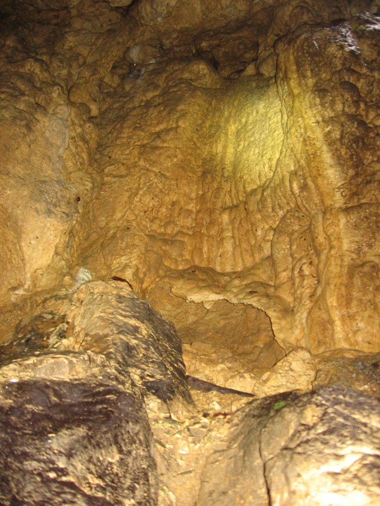 12.04.2014 Höhle Adernzopf bei Emerfeld
Unsere erste Höhlentour in diesem Jahr.
Weitere Schönheiten unter Tage, Sinterablagerungen.