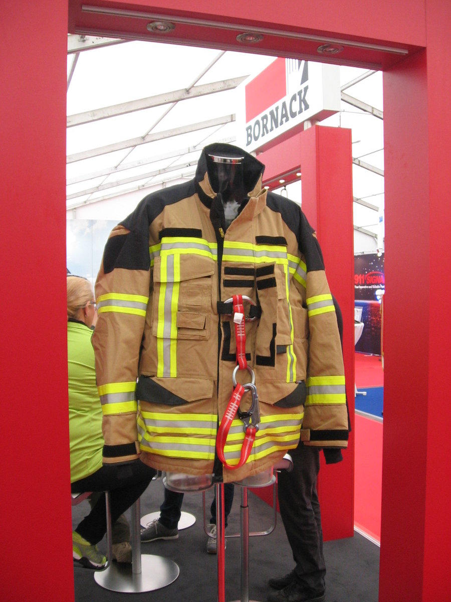 12.04.2017 Rettmobil - Fulda
Europäische Leitmesse für Rettung und Mobilität
Messehallen
Material und Bekleidungsschau 
Bornack - Gurtsystem für Feuerwehrjacken