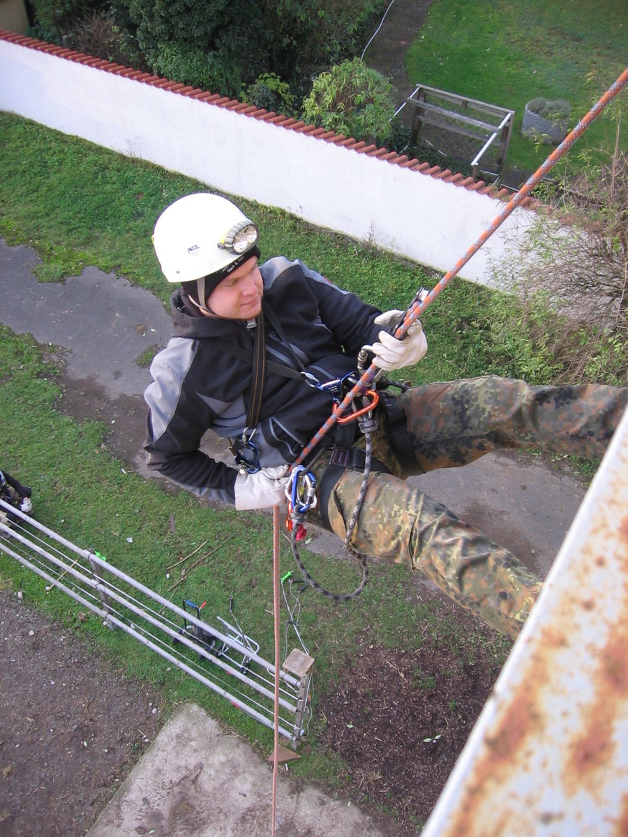12.11.2016 Werk-Hassmersheim
Techniken am Seil
Übungen an der 10 Meter Baklonade
Dominik beim Abstieg