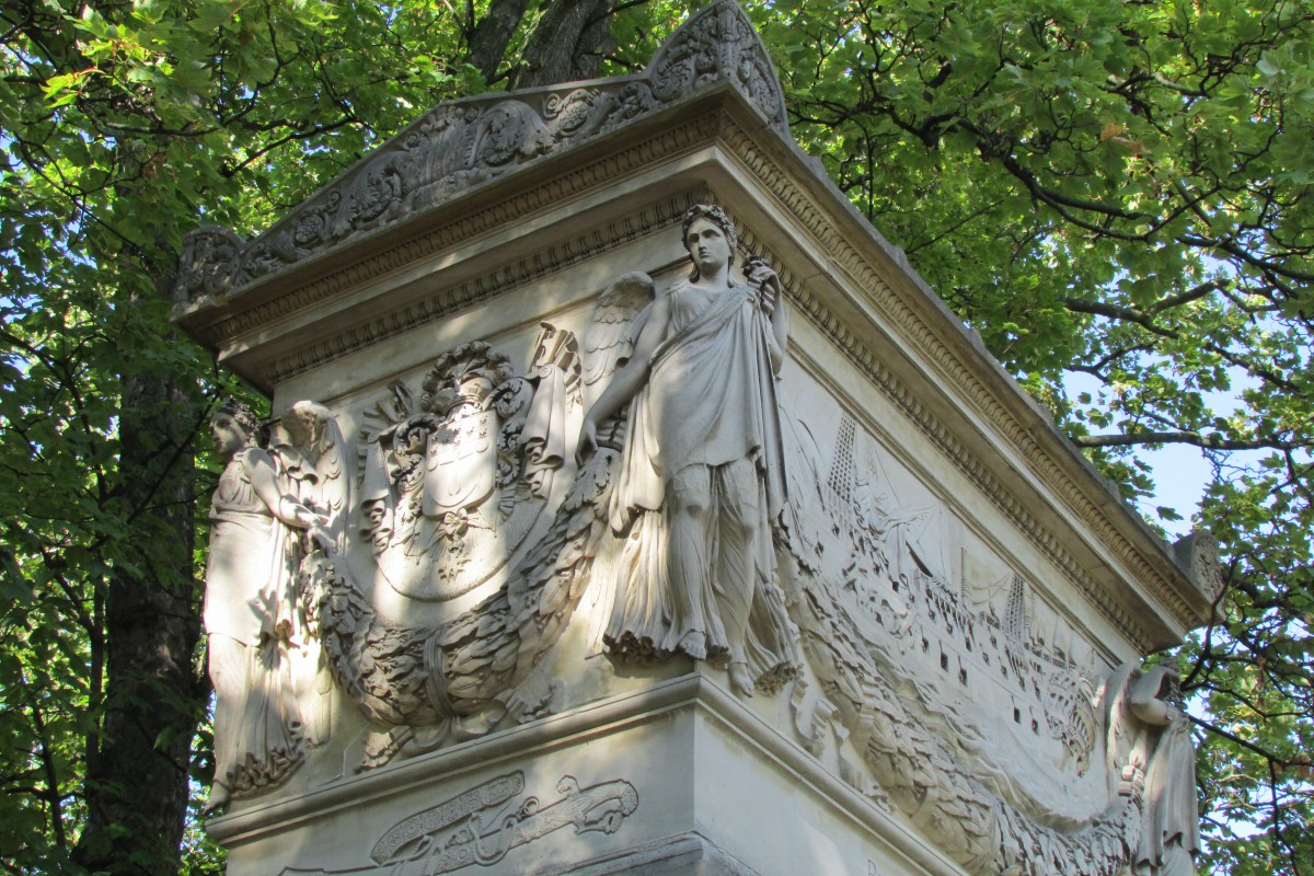 19.09.2015 Urbex - Spezial: Nekropolis
 Friedhof - Père Lachaise - Paris 
Relief auf der Grabstätte eines Soldaten
 Zur See 