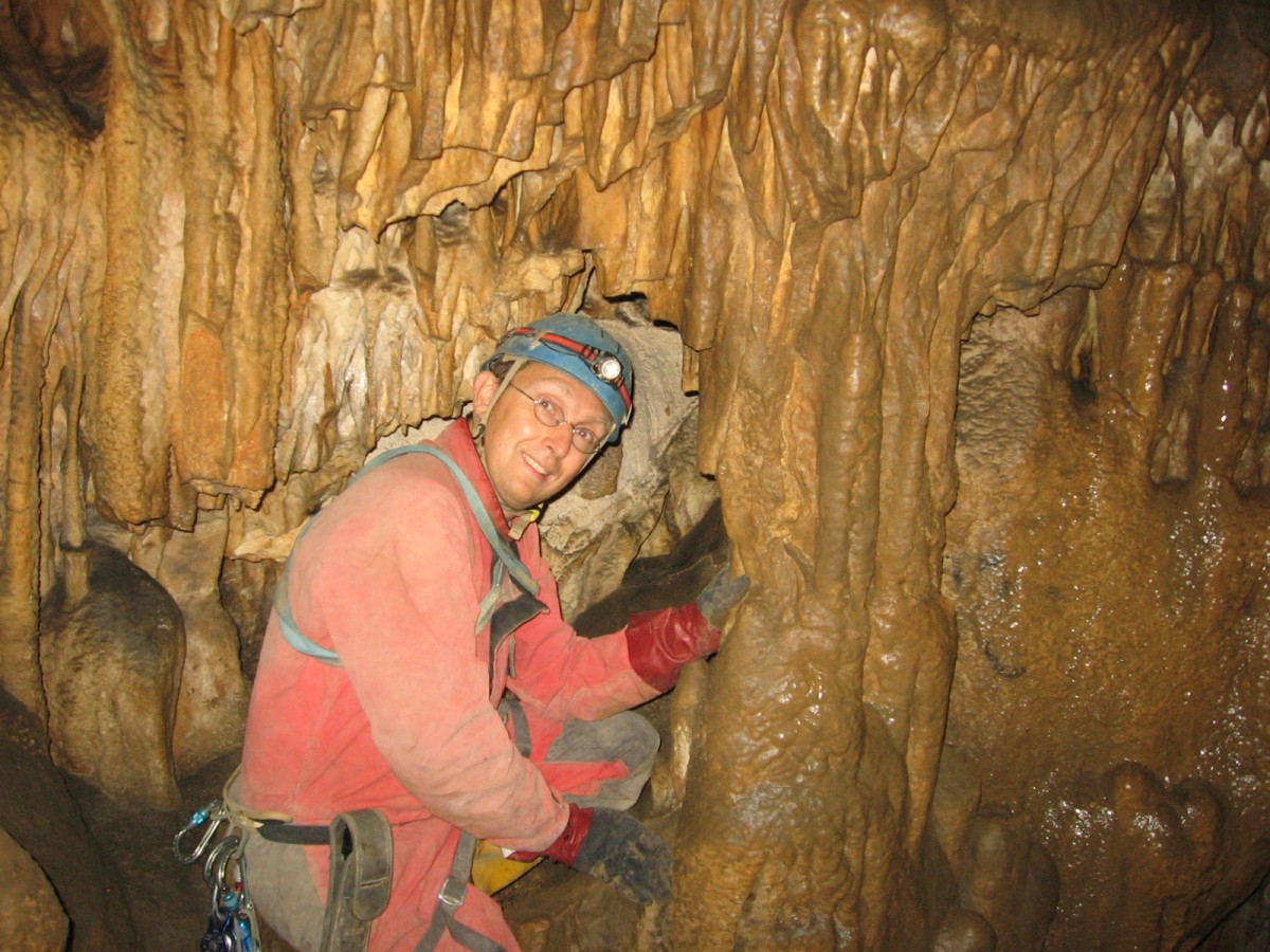 27.09.2014 Grotte de la Malatier / Frankreich
Kunstwerke die nur die Natur erschaffen kann.
Das schöne hierbei, man darf für kurze Zeit 
ein Teil dieser Kunst sein 