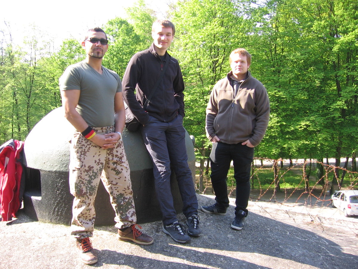 29.04.2017 Urbex Spezial
Fort Schoenenbourg
Akram, Gerrit & Domenik am Geschützturm