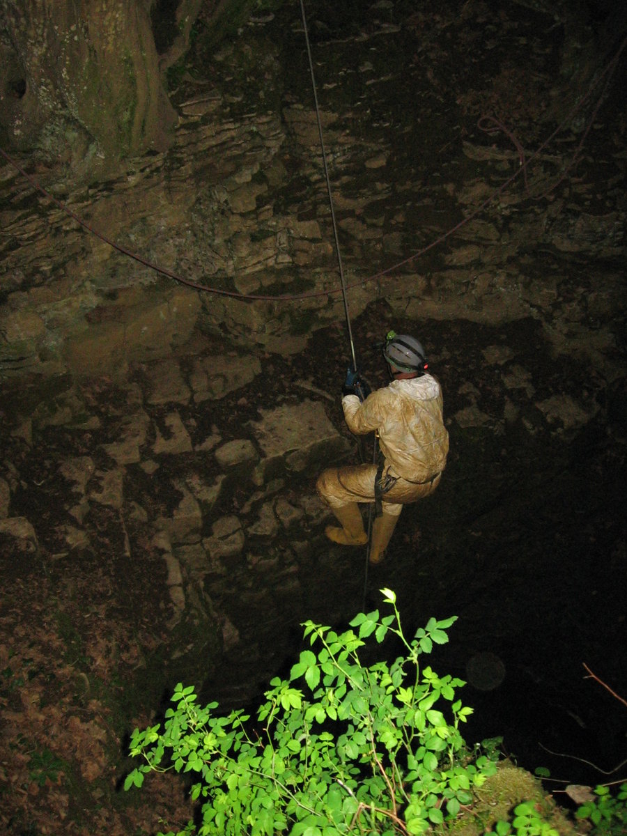 29.04.2017 Urbex Spezial
 Mundus subterraneus  - Grotte de la Malatier
Sven an der zweiten seilstation.
Technischer Aufstieg nach Höfo-Art.