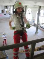 07.05.2011 Werk-Hassmersheim: Seilsportliche bungen mit Helfern des DRK vom OV-Rosenberg, Abseilen an der 4 Meter Wand