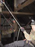 29.10.2013 Werk Hassmerheim
Seilsportliche bungen bei Tag und Nacht
fr Einsteiger und fr Fortgeschrittene.
Abseilbungen am 4 Meter Stahltrgergerst.