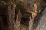 02.05.2015 Grotte de la Malatier (F)
Die verschiedenen Auswaschungen, 
die chemische Zersetzung des Wassers, 
haben das Gestein zerfressen, durchlöchert,
zerfurcht, angenagt und zerborsten, 
so dass es das jetzige Aussehen hat.