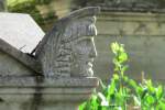 19.09.2015 Urbex - Spezial: Nekropolis   Friedhof - Père Lachaise - Paris   Skulptur eines Kolumbarium   Torwächter 