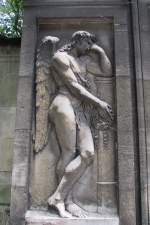 19.09.2015 Urbex - Spezial: Nekropolis   Friedhof - Père Lachaise - Paris   Relief eines Kolumbarium   Engel 