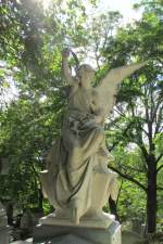 19.09.2015 Urbex - Spezial: Nekropolis   Friedhof - Père Lachaise - Paris   Skulptur auf Grabstätte   Engel 