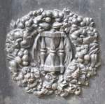 20150919/453767/19092015-urbex---spezial-nekropolisfriedhof-- 19.09.2015 Urbex - Spezial: Nekropolis
'Friedhof - Père Lachaise - Paris'
Türverzierung eines Kolumbarium
'Stundenglas'