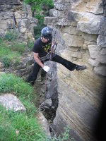 29.05.2016 Felsengarten Hessigheim
Seilsportliche Übungen
Oliver - Abseilen mal anders.
Der Übertritt zur gegenüberliegenden 
Felswand verlangt einiges von den 
Teilnehmern ab. Immerhin klafft unter 
ihnen eine ca. 15 Meter tiefe Schlucht.