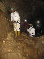 29.04.2017 Urbex Spezial   Mundus subterraneus  - Grotte de la Malatier  Ein Hindernis, das man am besten mittels einer   Traverse bewältigt.