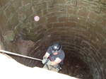 20.08.2017 Urbex Spezial
T5 Geocache in der Burg
Michaela konnte Dominik mittels unserer  Ablassbaren
Seilstation  in die Tiefe abfahren, nun darf dieser
wieder aufsteigen.