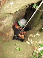 29.07.2018 Felsengarten Hessigheim  Technische Übungen am Naturfels  John - im Schacht   Die Felsengartenhöhle ist eine sogenannte    Schacht- und Durchgangshöhle 