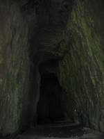 20180430-24/610233/30042018-urbex-spezial-in-frankreichgrotte-de 30.04.2018 Urbex Spezial in Frankreich
'Grotte de Chateau de la Roche'
Hinten links abbiegen. 
So führt uns unser Weg durch die Höhle.
