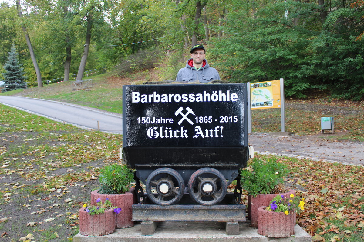 03.10.2019 Urbex Spezial - Harztour Tag 4
Barbarossahöhle
Jens mit Hunt