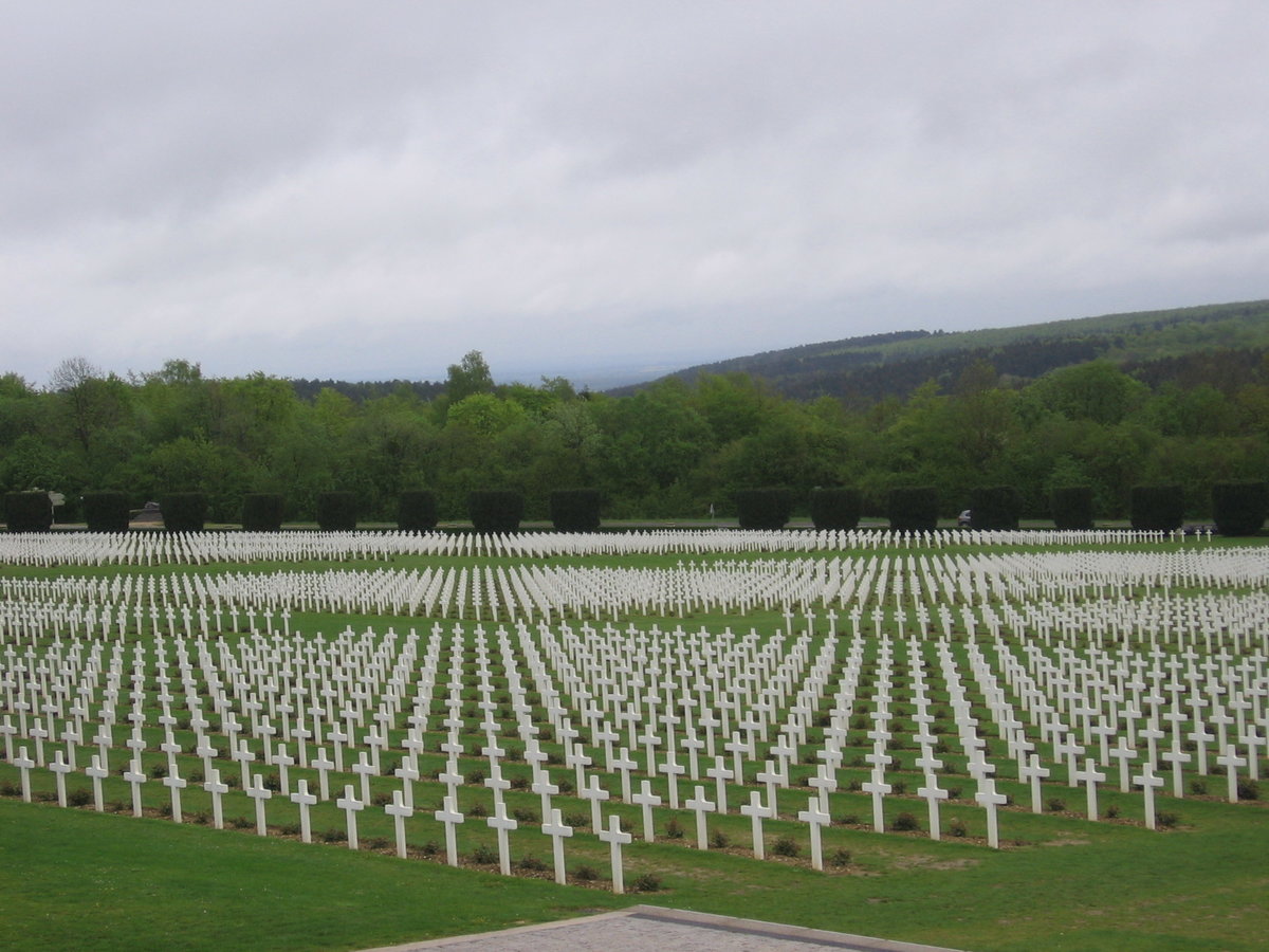 04.05.2019 Urbex Spezial 
Frankreich - Verdun
Ossuaire de Douaumont
Blick über das Gräberfeld