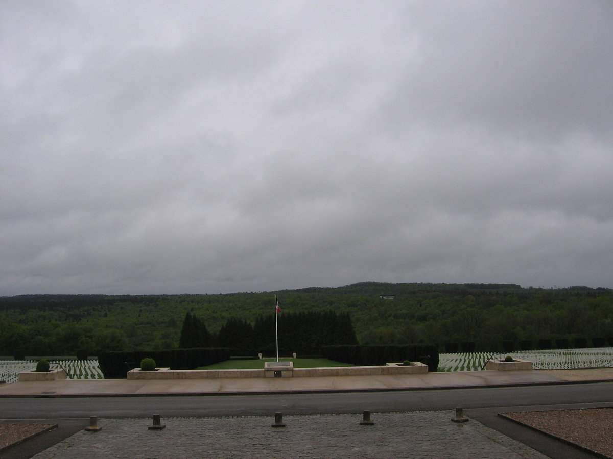 04.05.2019 Urbex Spezial 
Frankreich - Verdun
Ossuaire de Douaumont
Blick über des Gräberfeld