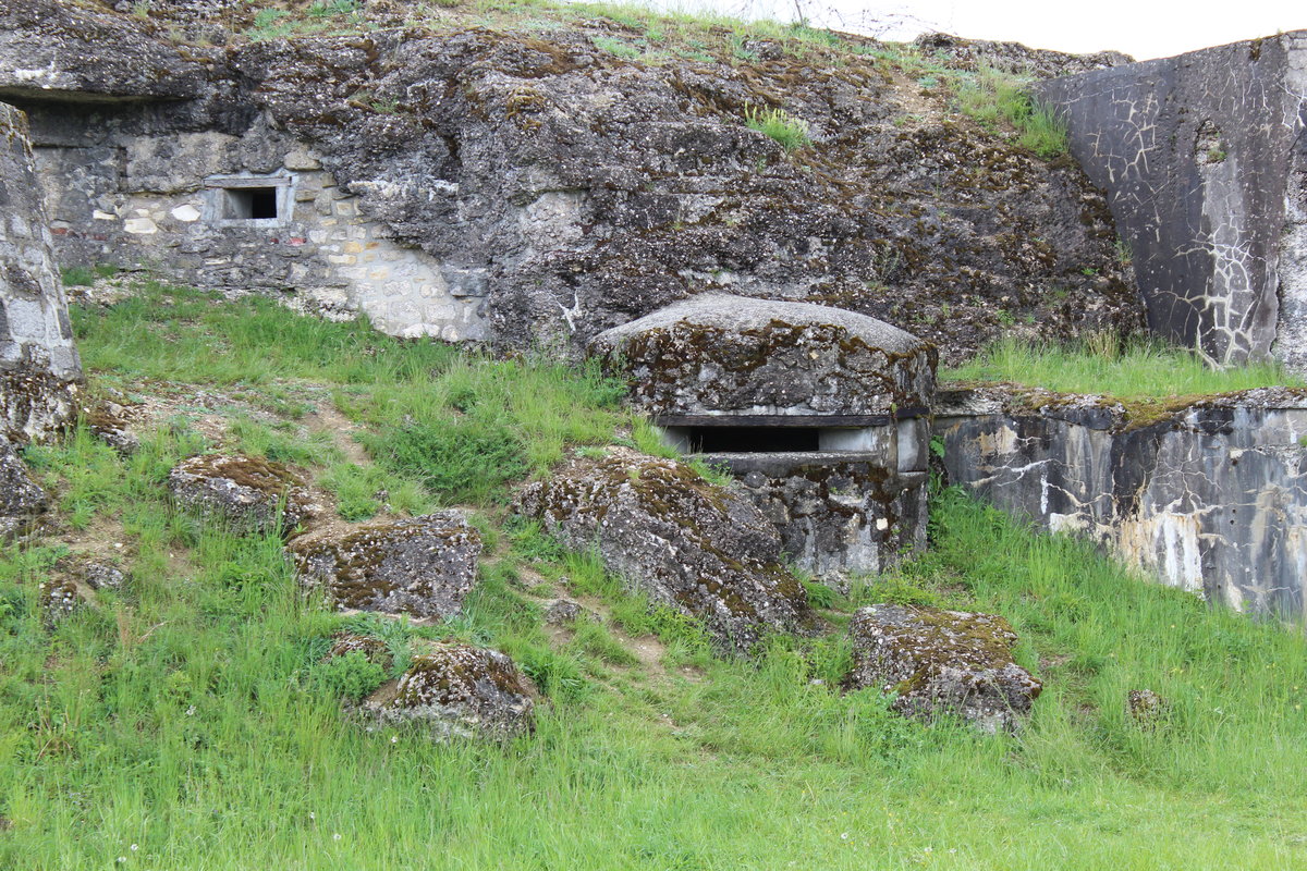 04.05.2019 Urbex Spezial  
Frankreich - Verdun
Fort de Douaumont
Schießscharte