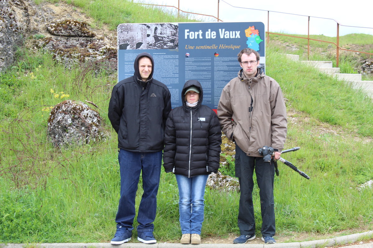 04.05.2019 Urbex Spezial  
Frankreich - Verdun
Fort de Vaux
Das Team: Jens, Nadine,Dennis 
und Klaus (hinter der Kamera)