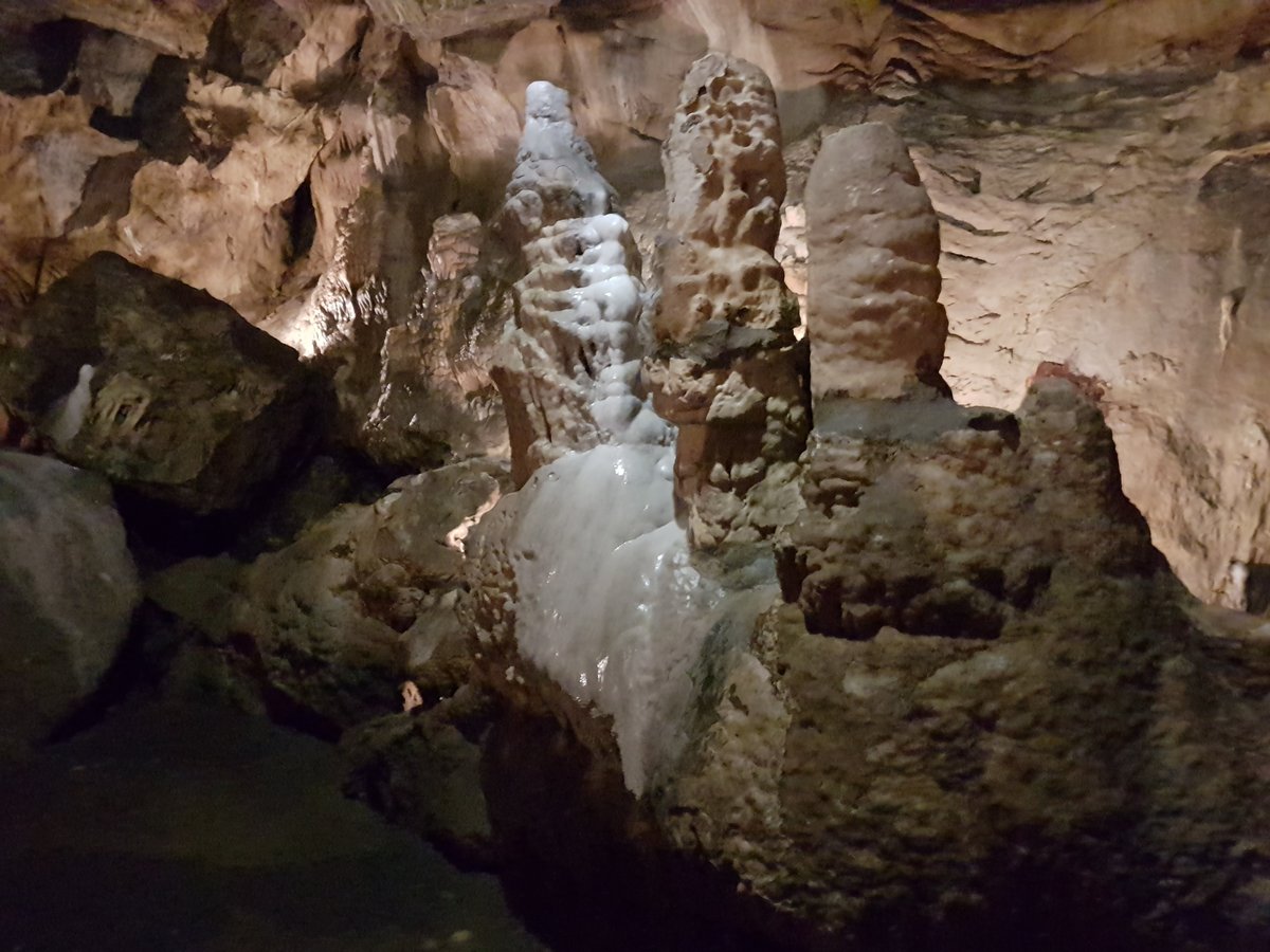 04.10.2019 Urbex Spezial - Harztour Tag 5
Baumanns-Höhle
Tropfsteine: Stalaktiten, Stalakmiten & Stalaknaten