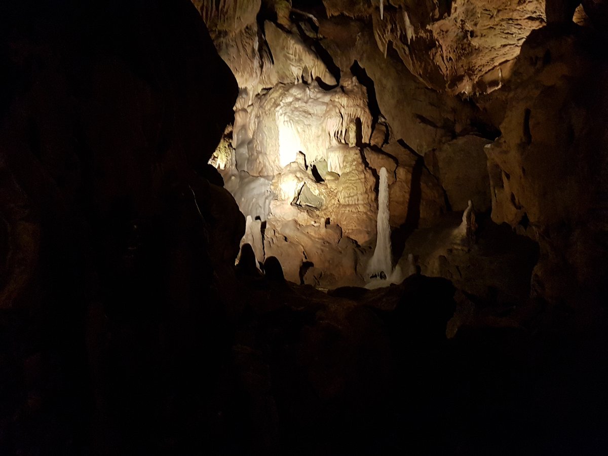 04.10.2019 Urbex Spezial - Harztour Tag 5
Baumanns-Höhle
Tropfsteine: Stalaktiten, Stalakmiten & Stalaknaten