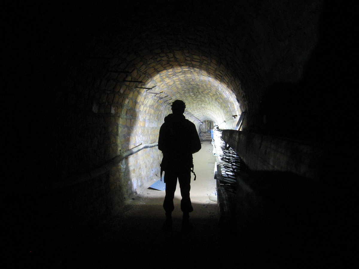05.05.2019 Urbex Spezial - Frankreich
 Bunker 281 
 Licht und Schatten 