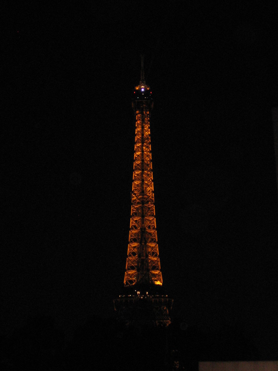 05.10.2018 Urbex Spezial - Verdun
Tour nach Paris - Eiffelturm
Letzter Blick zu  später Stunde 