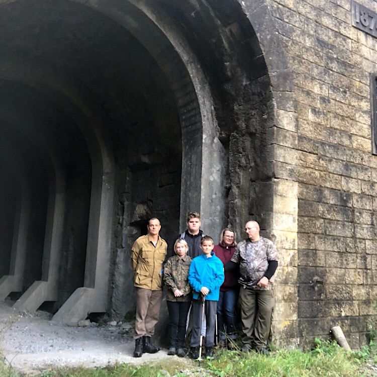 06.10.2018 Urbex Spezial - Verdun 
Tunnel de Travannes
Das Team:
Dierk, Nadine, Hagen, 
Gerolf, Carola & Klaus