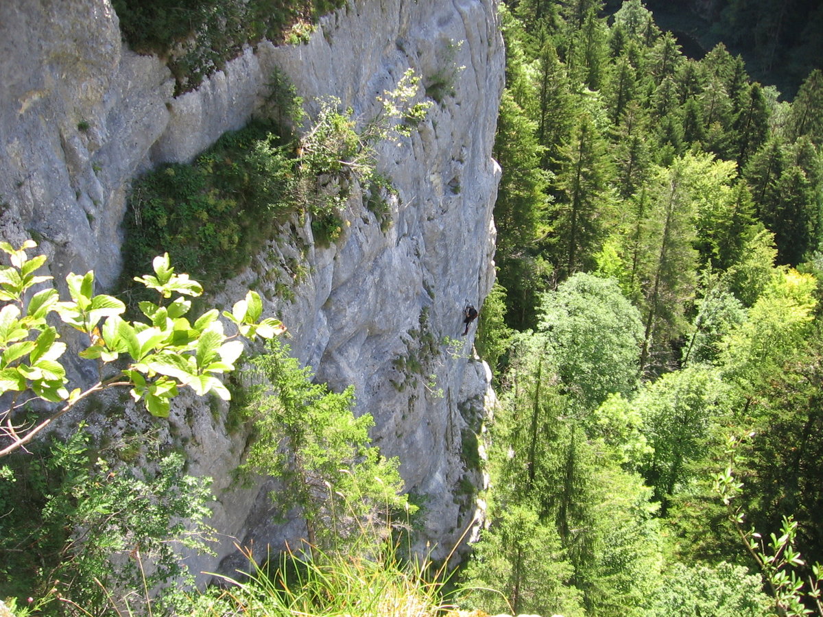 14.08.2019 Urbex Spezial in Frankreich
Klettersteig -  Les Echelles de la Mort 
Dennis kommt um die  Ecke 