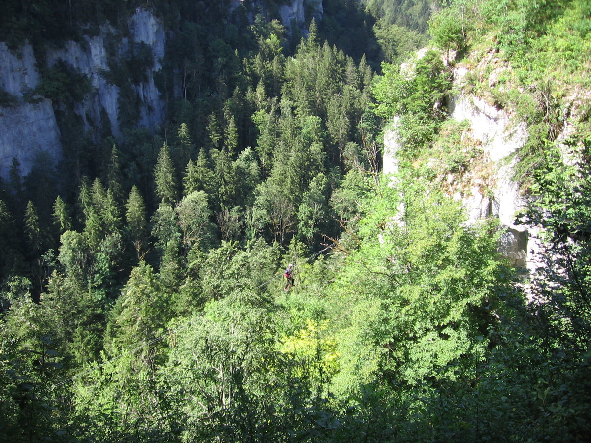 14.08.2019 Urbex Spezial in Frankreich
Klettersteig -  Les Echelles de la Mort 
In der Totalen, wirkt es besser.