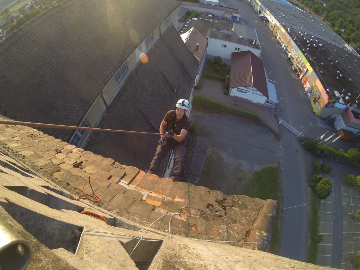 22.06.2014 Werk Hassmersheim
Seilsportliche Übungen am 35 Meter Turm.
Abseilen mit Achter.