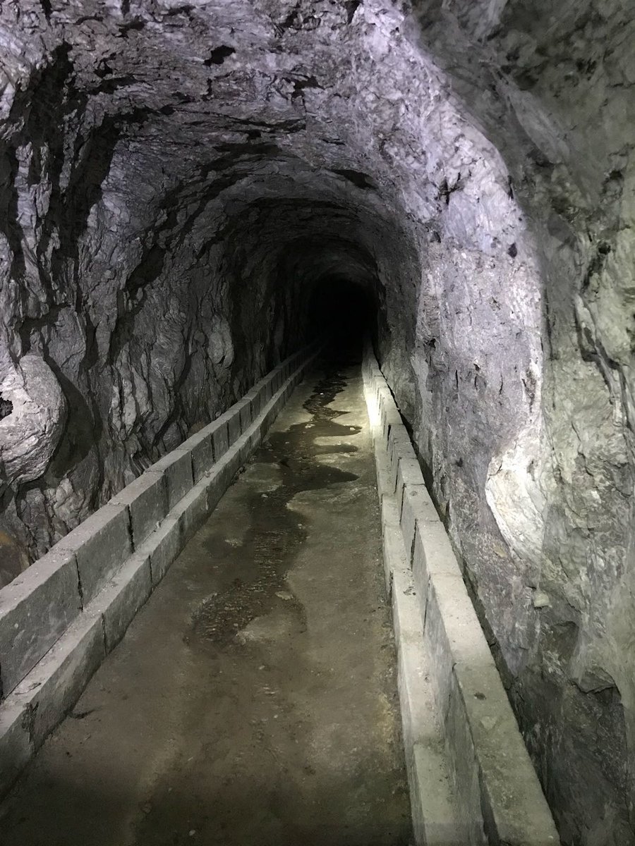 23.06.2018 Urbex Spezial  Kaiser & Könige 
 Große Höhle im Harz 
Stollen aus der Höhle,auch dieser 
ist zur Entwässerrung angedacht.