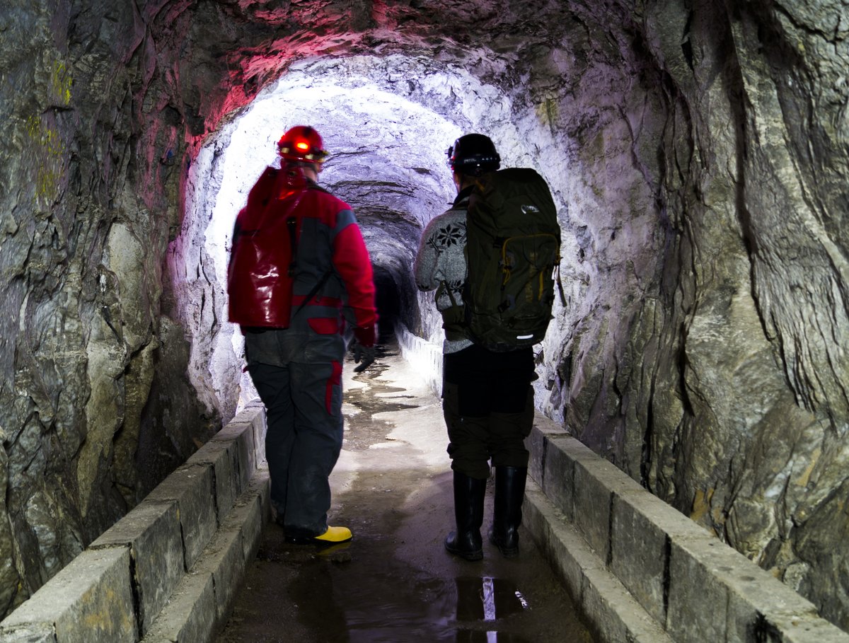 23.06.2018 Urbex Spezial  Kaiser & Könige 
 Große Höhle im Harz 
Abzweig des Entwässerungsstollen,
nicht mehr weit und wir sind am Ziel