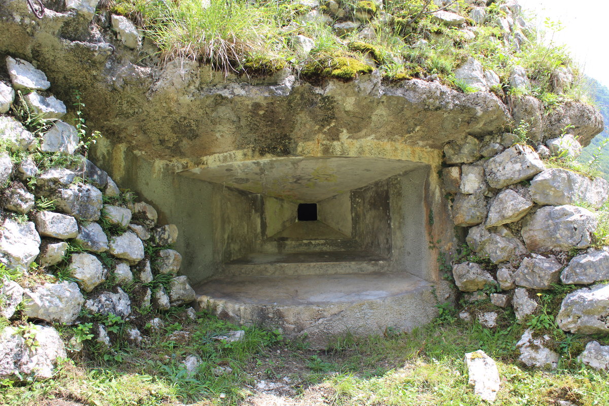 23.07.2019 Urbex Spezial - Slovenien 
Auf den Spuren des I. Weltkrieg - 
Isonzofront - Interbellum - Bunkertour
Als vor Ort die Grenze zwischen Italien 
und Yugoslavien verlief wurden einige 
Bunker (teils mehrgeschossig) gebaut, 
welche allerdings dann doch nie in 
Benutzung waren.