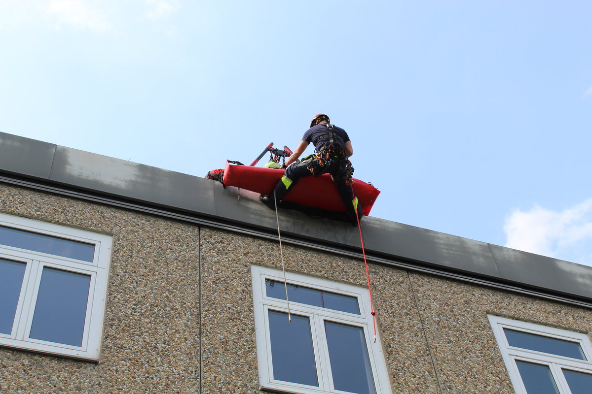 25.05.2019 ecms-Academy - SRHT-Workshop
im Hause des TCRH in Mosbach
(TCRH - Training Center Retten & Helfen)
Rettung vom Dach unter Zuhilfenahme eines Dreibein