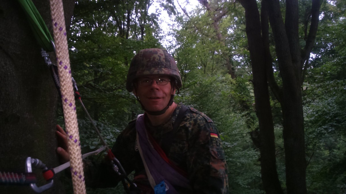 28.08.2015 Urbex Spezial: Im Wald da sind die ..... Seilsportler 
Bereit für die nächste Etappe