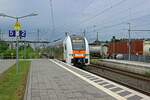 Opladen liegt nicht an der Strecke des RRX. Im Juli 2021 fuhren wegen Bauarbeiten an der Hauptstrecke �ber Leverkusen die Linien RE1 und RE6 �ber Opladen und die G�terzugstrecke nach Hilden. 462 008 und ein weiterer Desiro HC rollen am als RE1 nach Hamm 08.07.21 durch Opladen; der Bahnhof wird dabei nicht bedient.