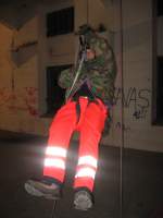 21.10.2011  Werk-Hassmersheim : Ab & Aufsteigebungen, Retten mit dem Flaschenzug. Der Teilnehmer soll das frei hngende Seil mit Steigklemmen aufsteigen.