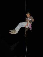 27.09.2012  Werk-Hassmersheim : Seilsportliche bungen bei Tag & Nacht. Freies Abseilen (ohne Wand) ber 10 Meter an der Balkonade.