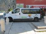30.08.2013 Omis, Dalmatien/Kroatien, Zip-Line (Drahtseilbahn)  Der Tourbus, schafft bis zu acht Personen ins Gebirge.