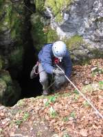12.04.2014 Höhle Adernzopf bei Emerfeld
Unsere erste Höhlentour in diesem Jahr.
Der erste Höhlengänger beim Aufstieg.
Nun lässt er den Höhlenmund hinter sich.